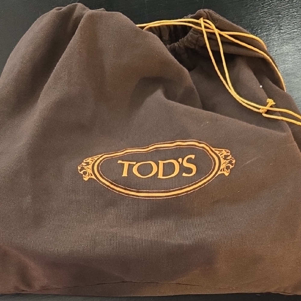 Tod's Elegant Black Leather Satchel